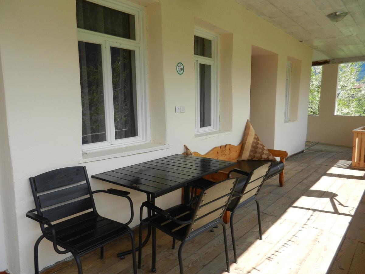 Guest House Katia Mestia Luaran gambar