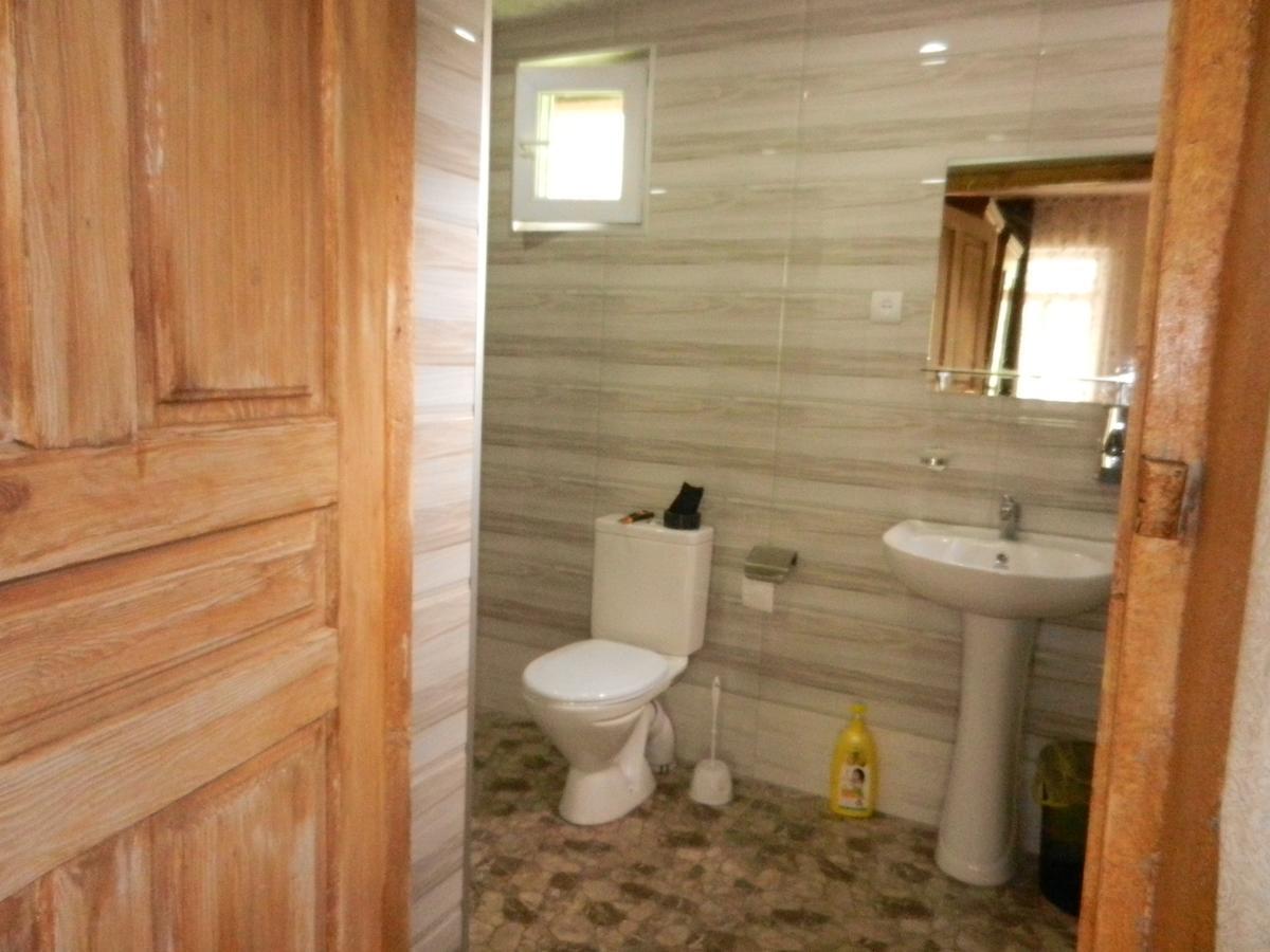 Guest House Katia Mestia Luaran gambar
