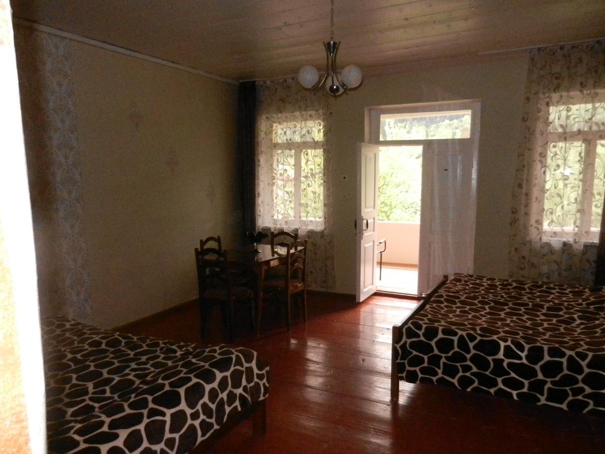 Guest House Katia Mestia Luaran gambar