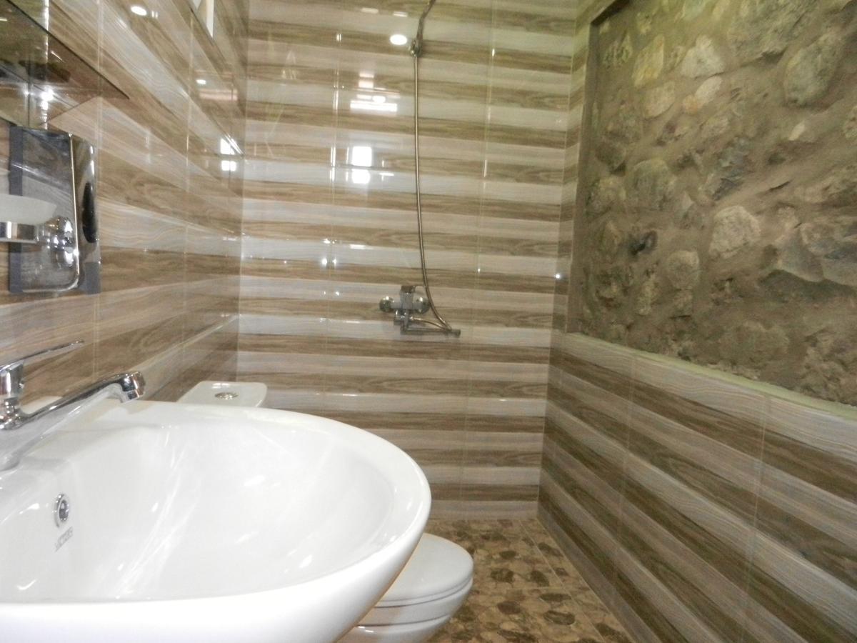Guest House Katia Mestia Luaran gambar
